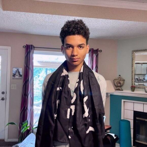 Givenchy Printed Silk and Wool Blend Scarf black - Picture 11 of 11